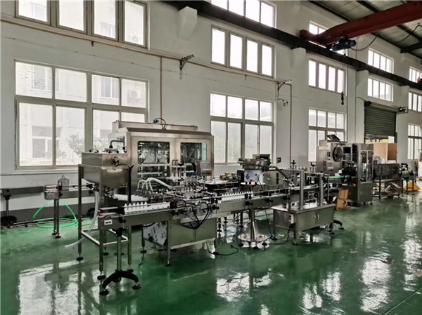 Påfyldning af maskinlinie